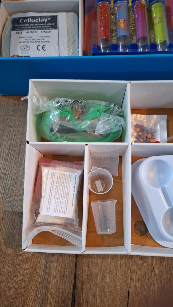 Lakeshore Beginner's Science Lab 12 Experiments AA254