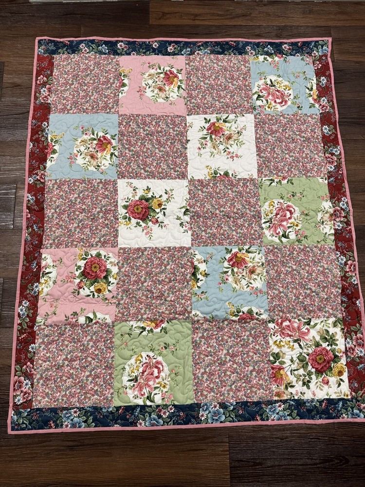 Cottage Chic Floral Patchwork Quilt Bedspread 51x41”