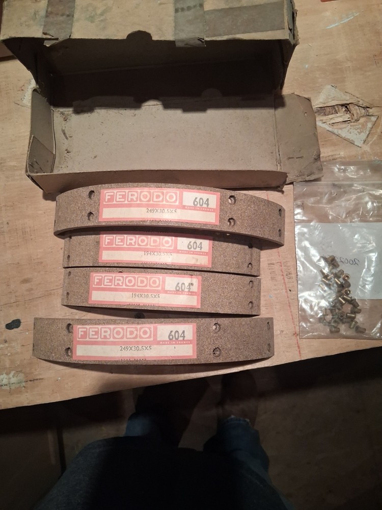 Renault Dauphine brake shoe relining kit