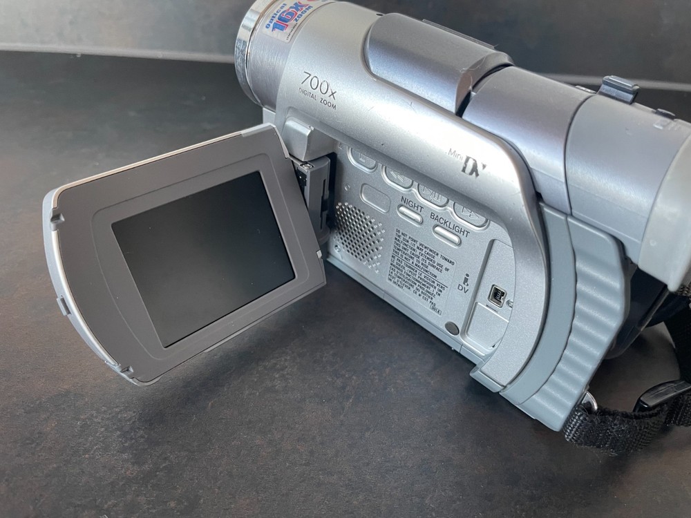 JVC Digital Video Camera Camcorder GR-D20EK Mini DV - No Battery Untested
