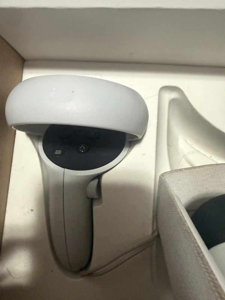 Oculus Quest 2 Virtual Reality Headset White with Controllers Tested Working