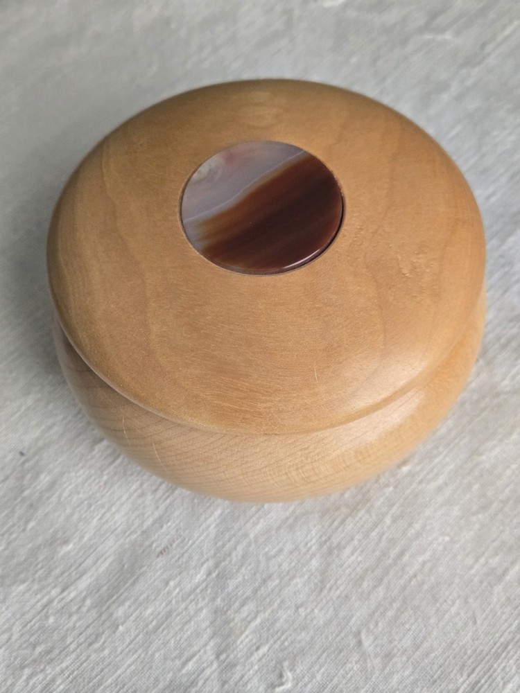 Artisan Signed 2001 Maple Wood Round Trinket Box w/ Agate Embedded Stone