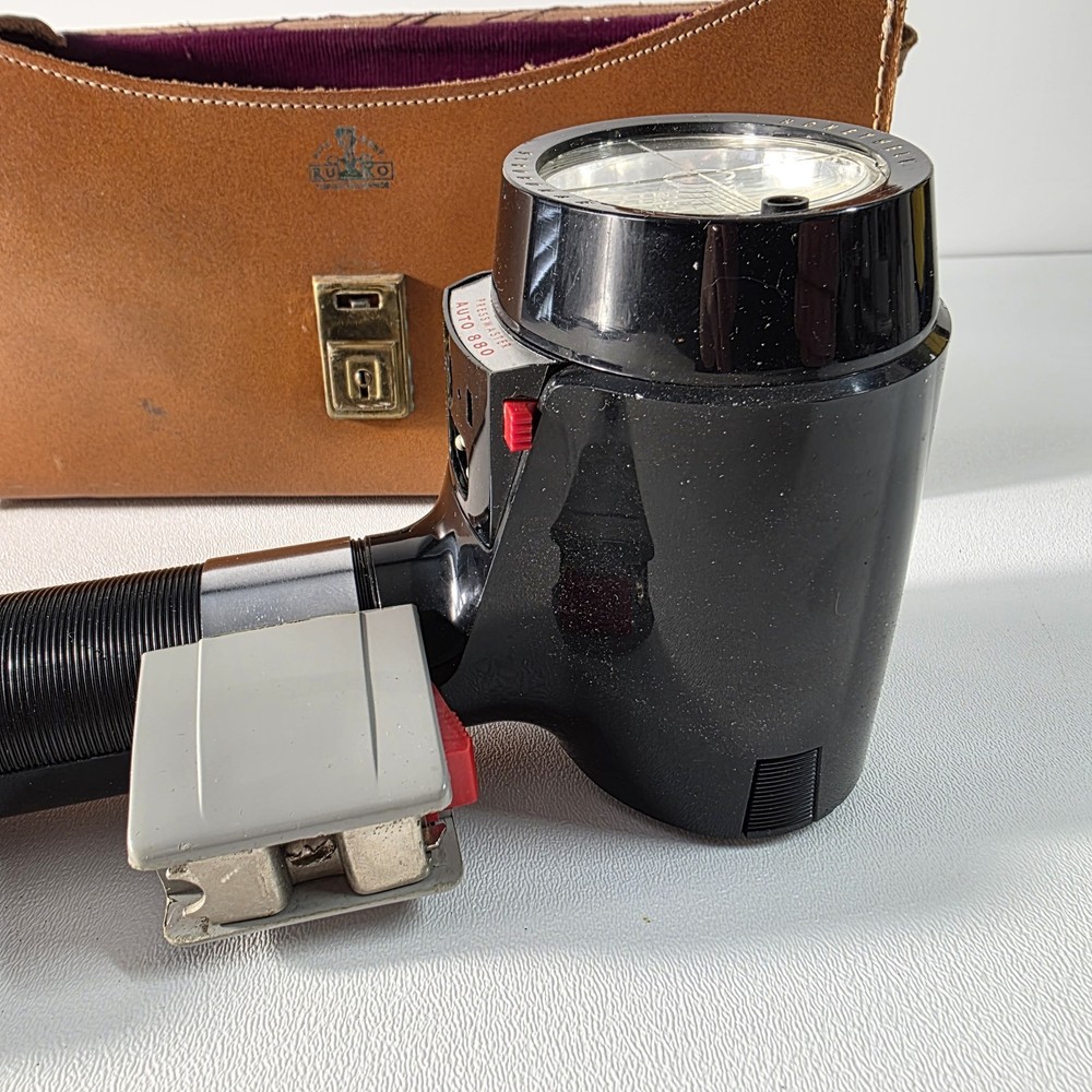 Honeywell flash Auto/Strobonar 880 W/Case Missing Power Cord Untested