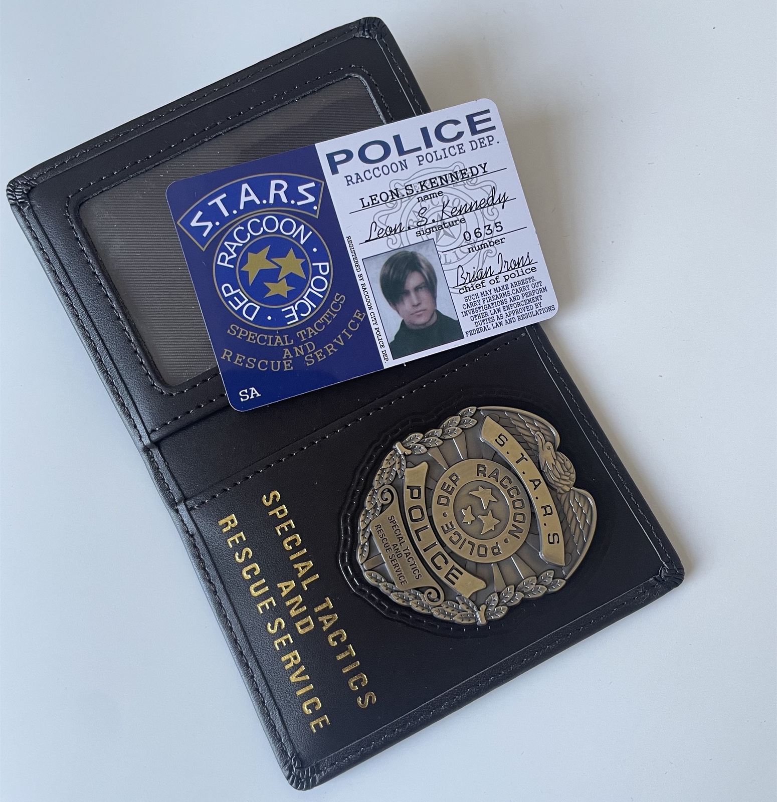 Resident Evil Stars Leon RACCOON Metal Badge DEP with Card ID Wallet Holder Case