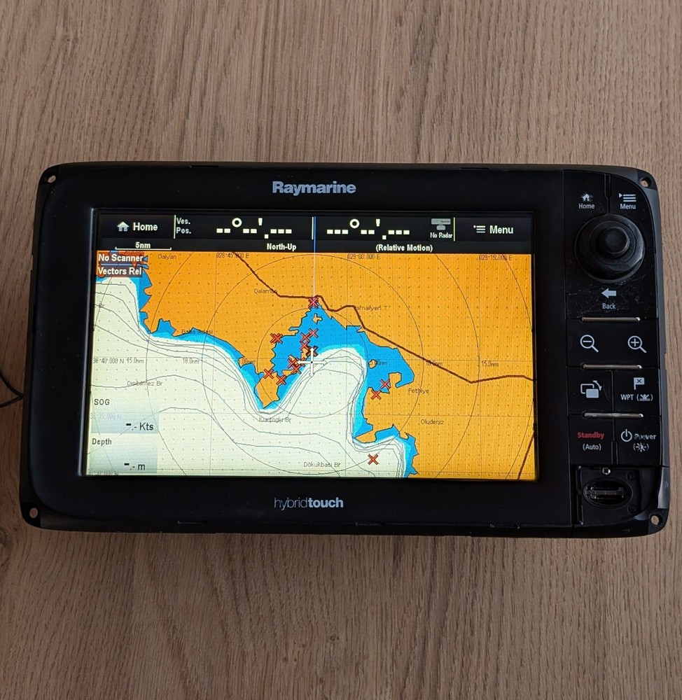 Raymarine e95 Hybrid Touchscreen Multifunction Display model:  E70021