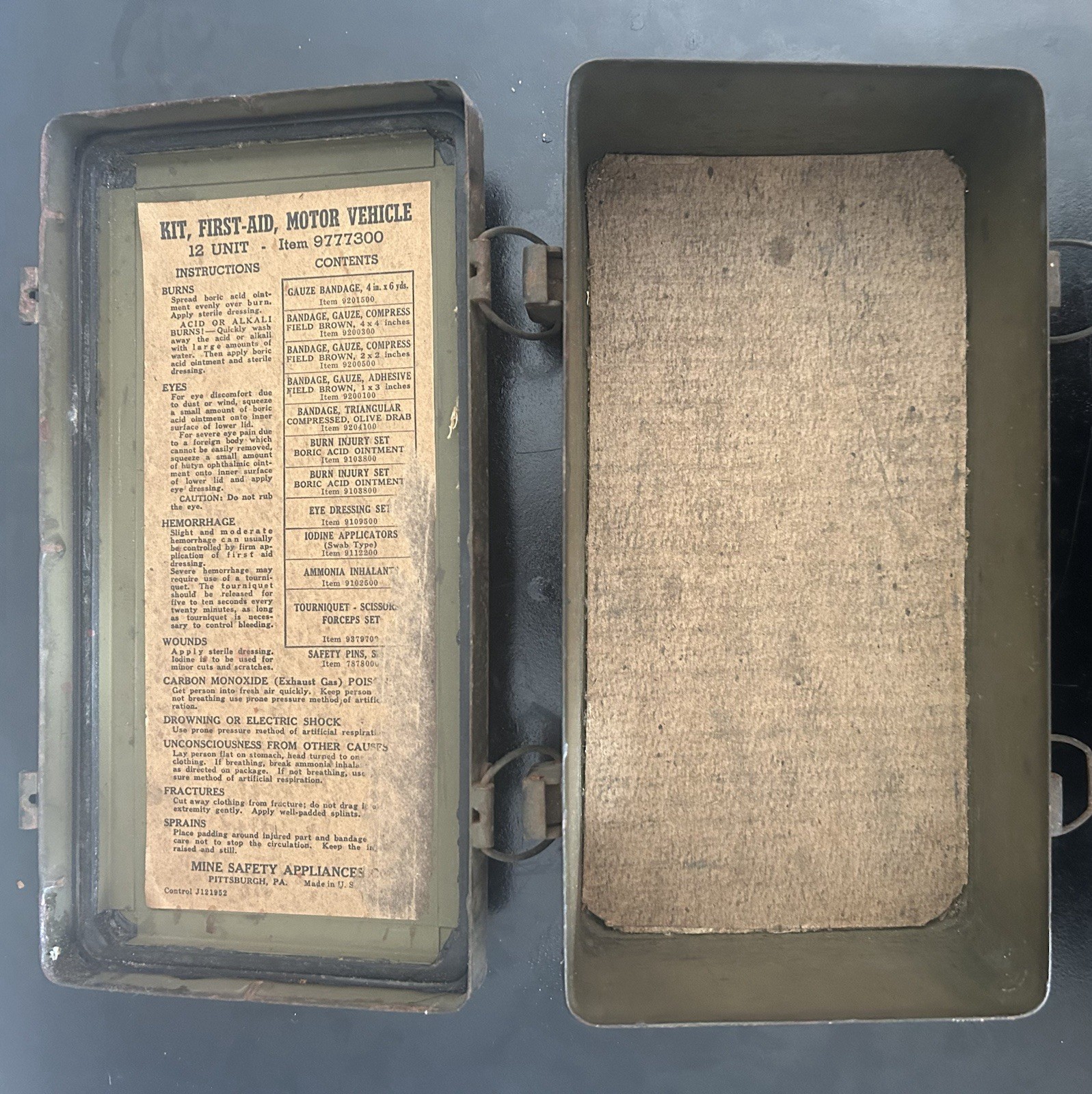 Vintage WW2/Korean War Jeep U.S. Army First Aid Kit.