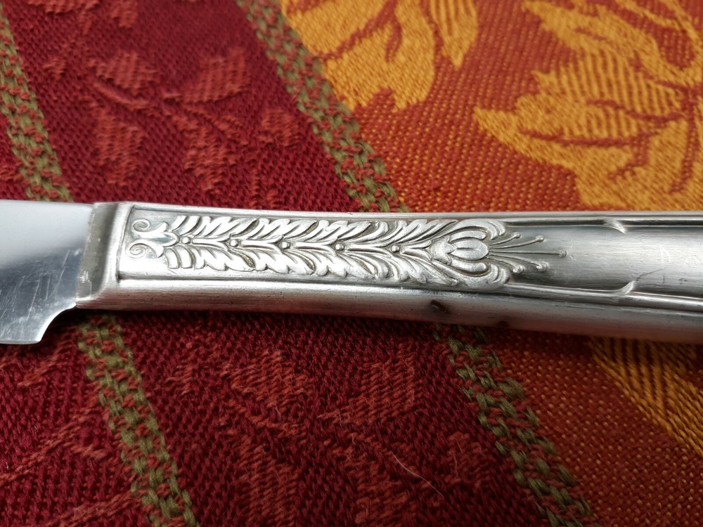 Rogers Stainless Dinner Knives Wheat Flower Pattern