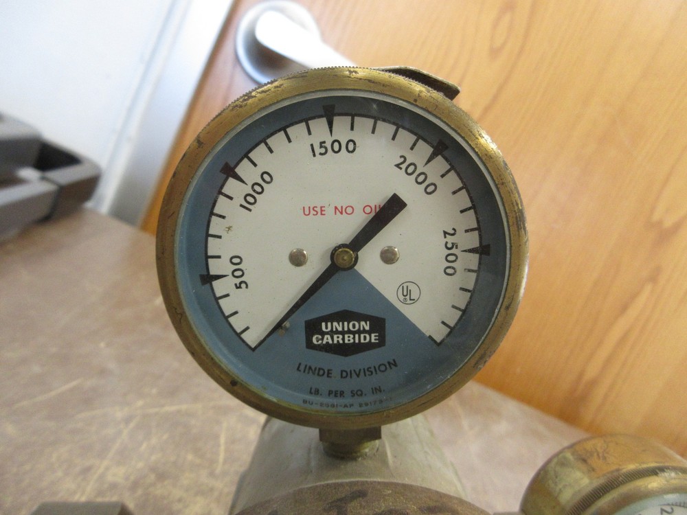 Union Carbide Linde Regulator R-69 Used