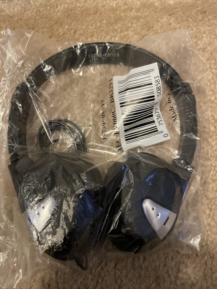 NWT Unbranded Wired Headphones