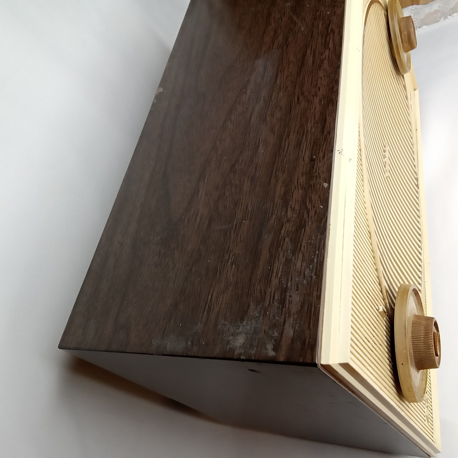 Mid Century Modern AM Radio Admiral Winston Model Y3027A Brown Made In USA 1950s