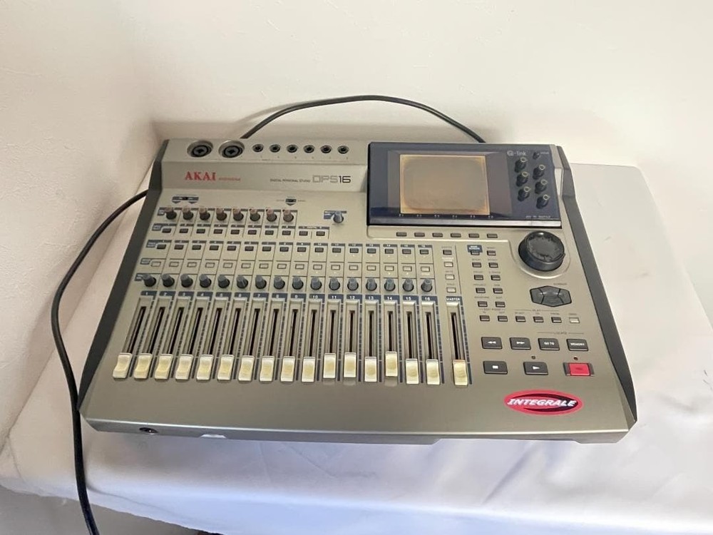 AKAI Professional&Digital Personal Studio DPS16