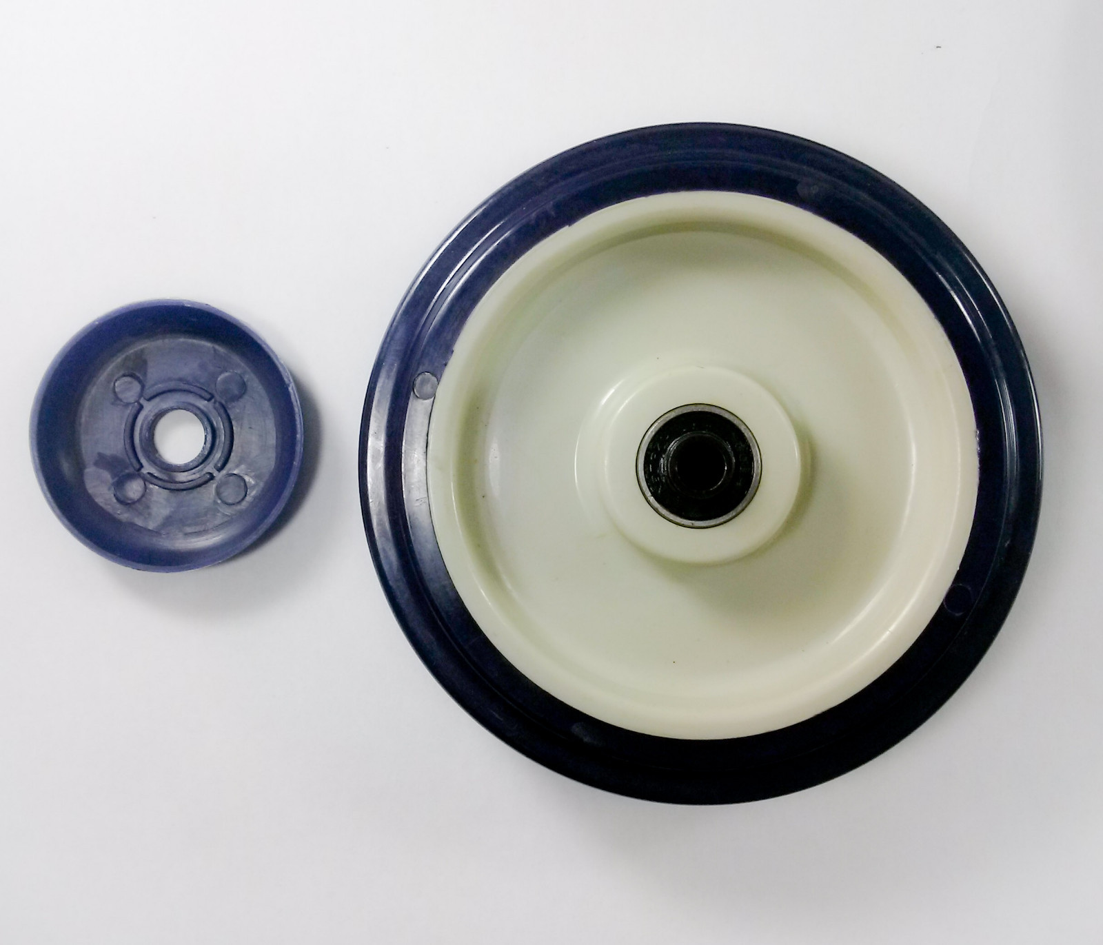 5" x 1-1/4" Polyurethane Shopping Cart Wheel with Axle and Nut (5/16") - 1 EA