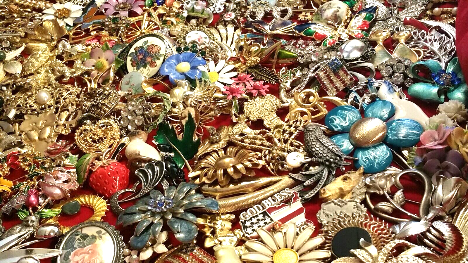 Vintage Costume Jewelry Lots Brooches Signed Unsigned *All Wear*