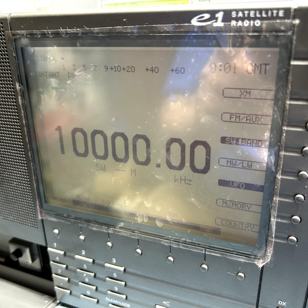 Eton E1XM Shortwave Receiver **Prof. Cleaned** BEAUTIFUL PORTABLE RECEIVER **