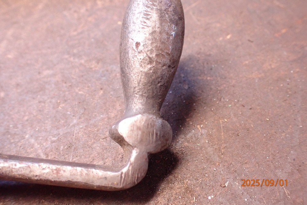 OLDER SMALL MACHINE VISE FIXTURE CRANK HANDLE