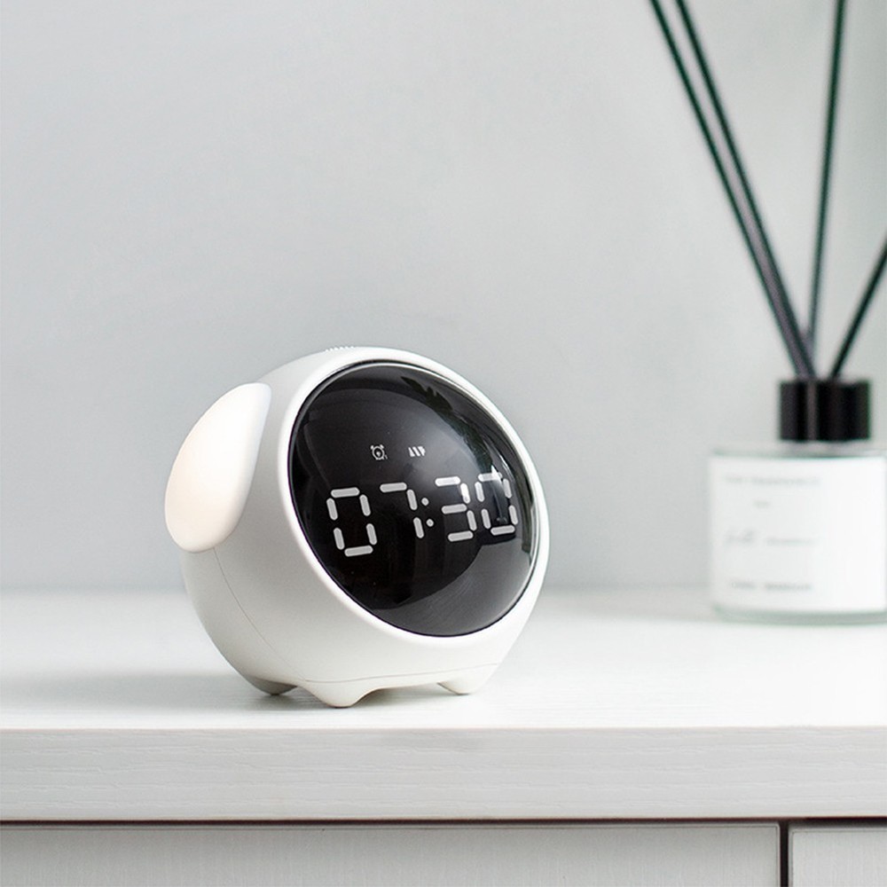 Mood Responsive Children's Alarm Clock Featuring Touch Controls and Fun Visuals