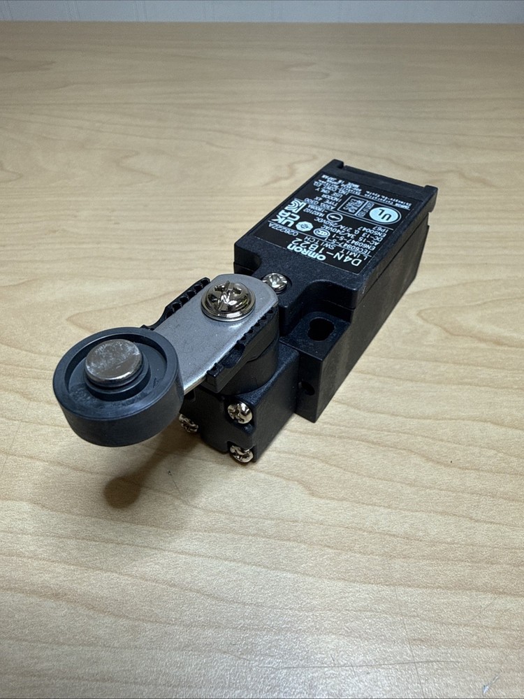 NEW! Omron D4N-1B22 Limit Switch 02822ZA