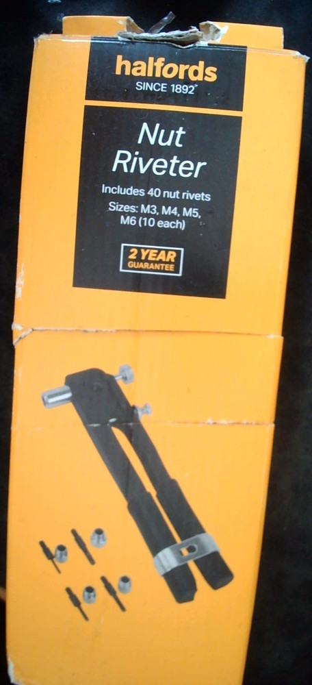 Halfords Nut Riveter. Includes 40 Nut Rivets M3, M4, M5, M6 (10 each) Box damage