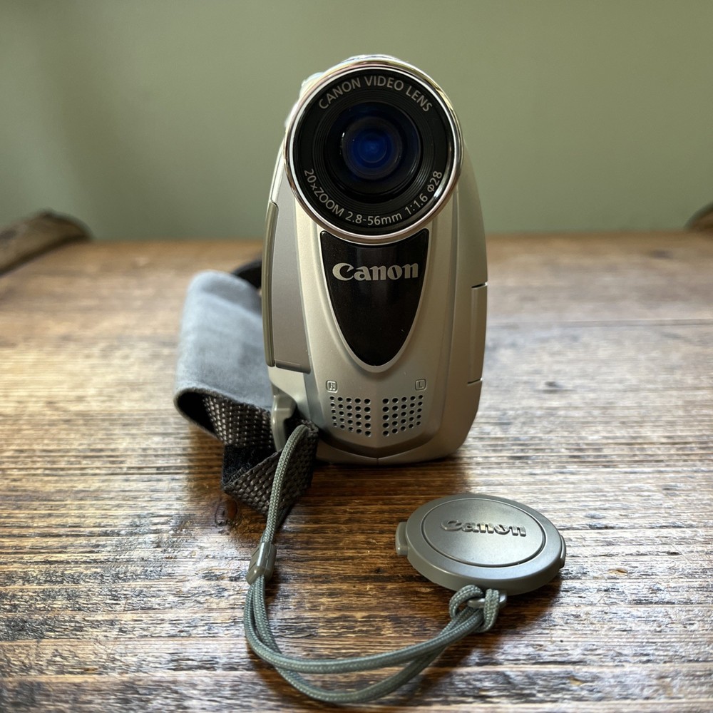 Canon MV800 Camcorder Silver plus charging cable & case Tested & working