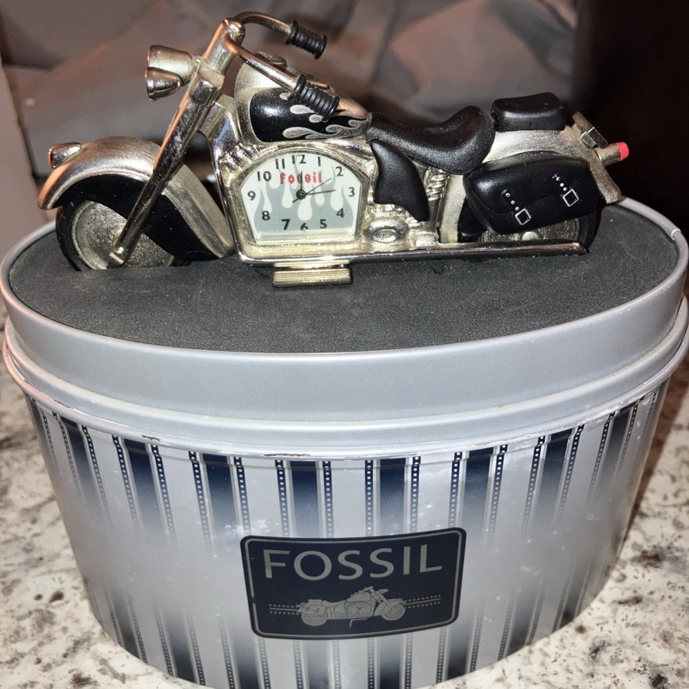 Fossil Motorcycle Desk Clock 2005 Wheels Kickstand Handlebars Move. 1 Headlight