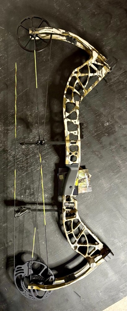 Bear Archery THP Adapt2 70 pound Right Hand Bottomland New