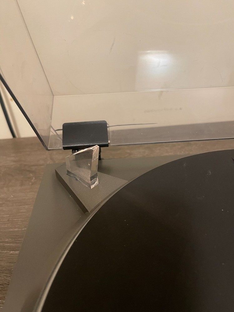 Mitsubishi DP-EC8 Quartz Lock Turntable