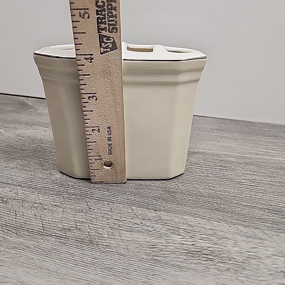 Echo Toothbrush Holder Beige w/gold Stripe