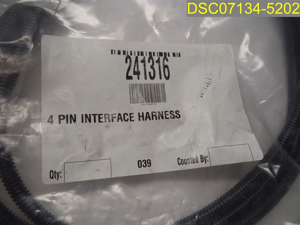 NO JACKS: Includes Wire Harnesses/Hardware Lippert Ground Control 3.0 2021106810