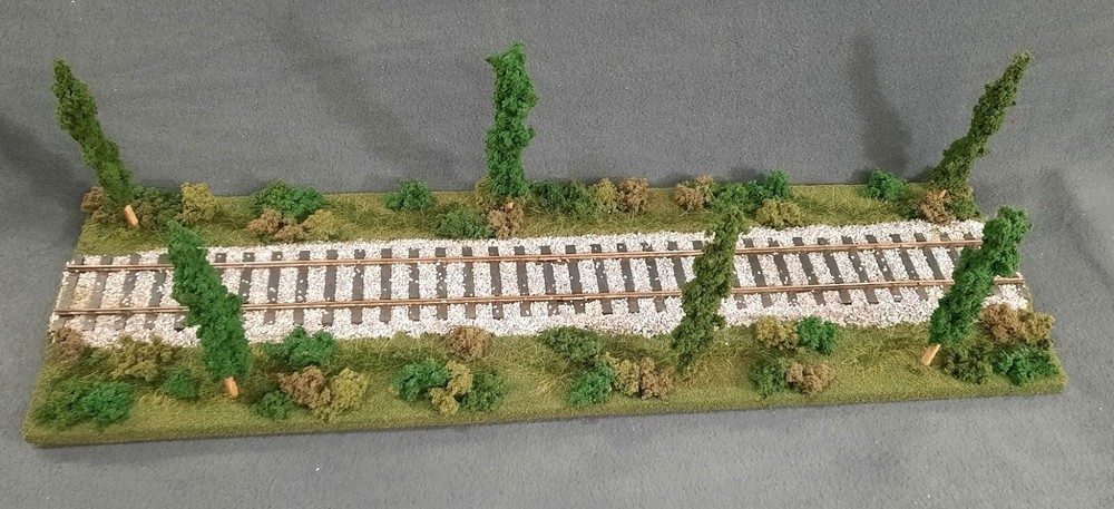 O SCALE 24" SINGLE TRACK DIORAMA TRAIN DISPLAY -"SUMMER SCENE"