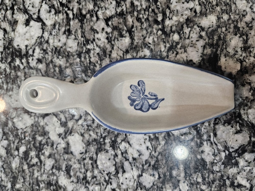 Pfaltzgraff Yorktowne Medium Scoop