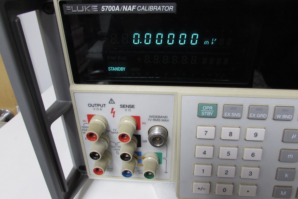 Fluke 5700A/NAF Multifunction Calibrator, Opt 03