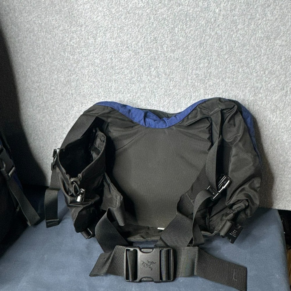 Arc'teryx Bora 75 Backpack Hiking Camping Internal Frame Black Blue Large Pack