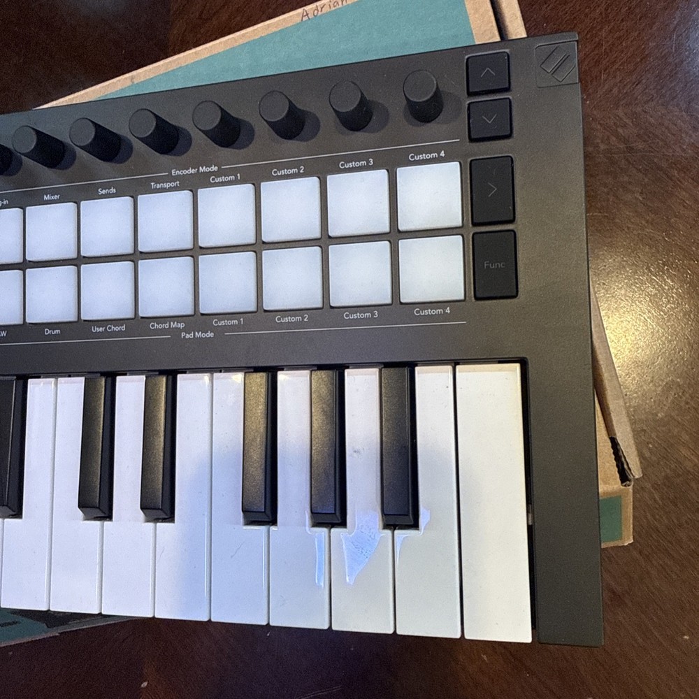 Novation Launchkey Mini 25 MK4 25-key Keyboard Controller