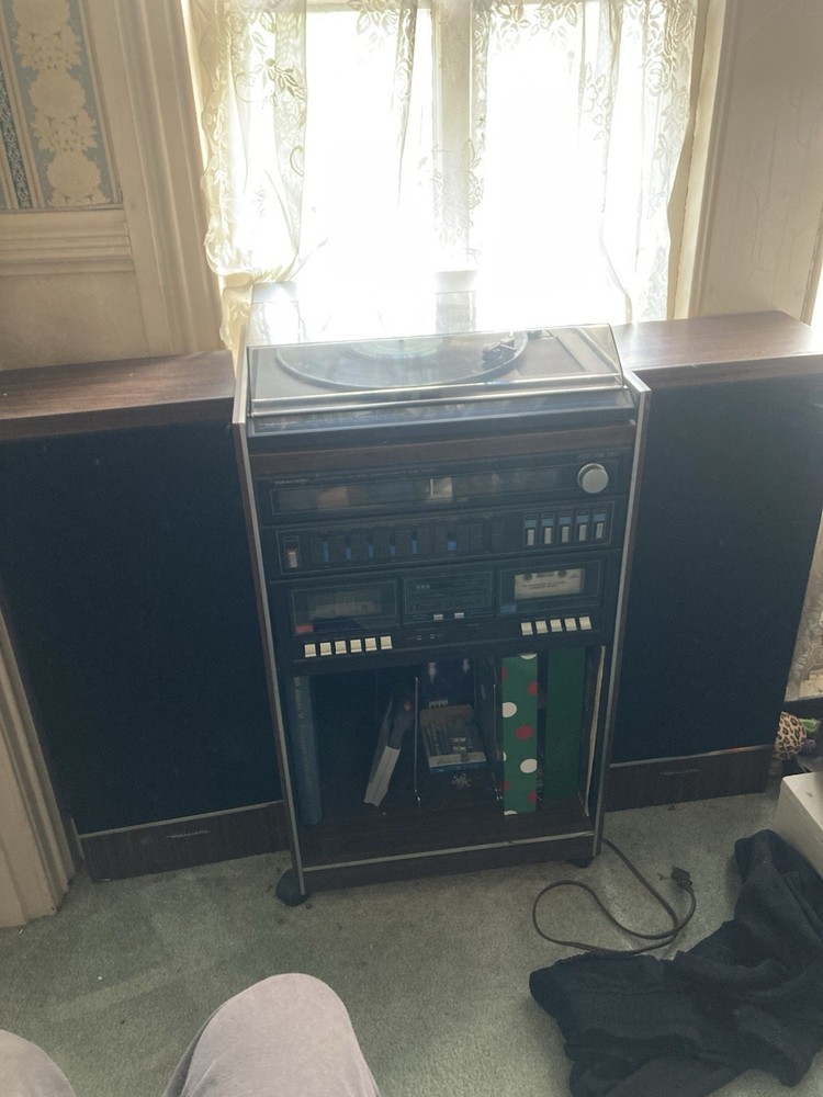 Realistic Belt Drive Automatic Turntable System 200