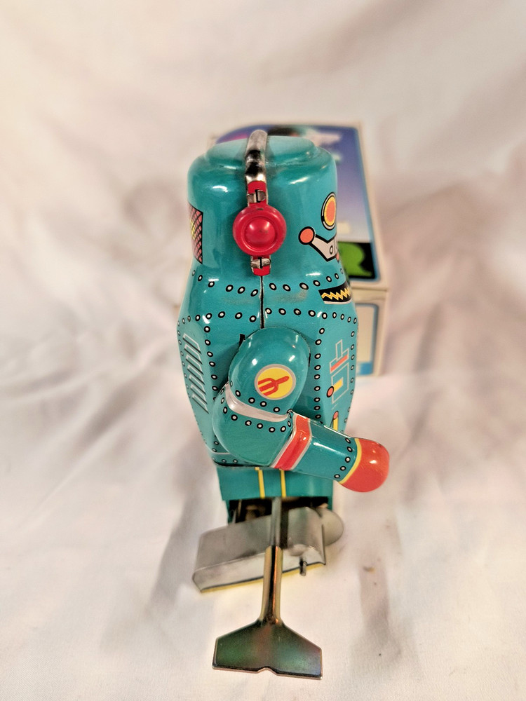VINTAGE SPARK ROBOT TIN ROBOT WITH BOX