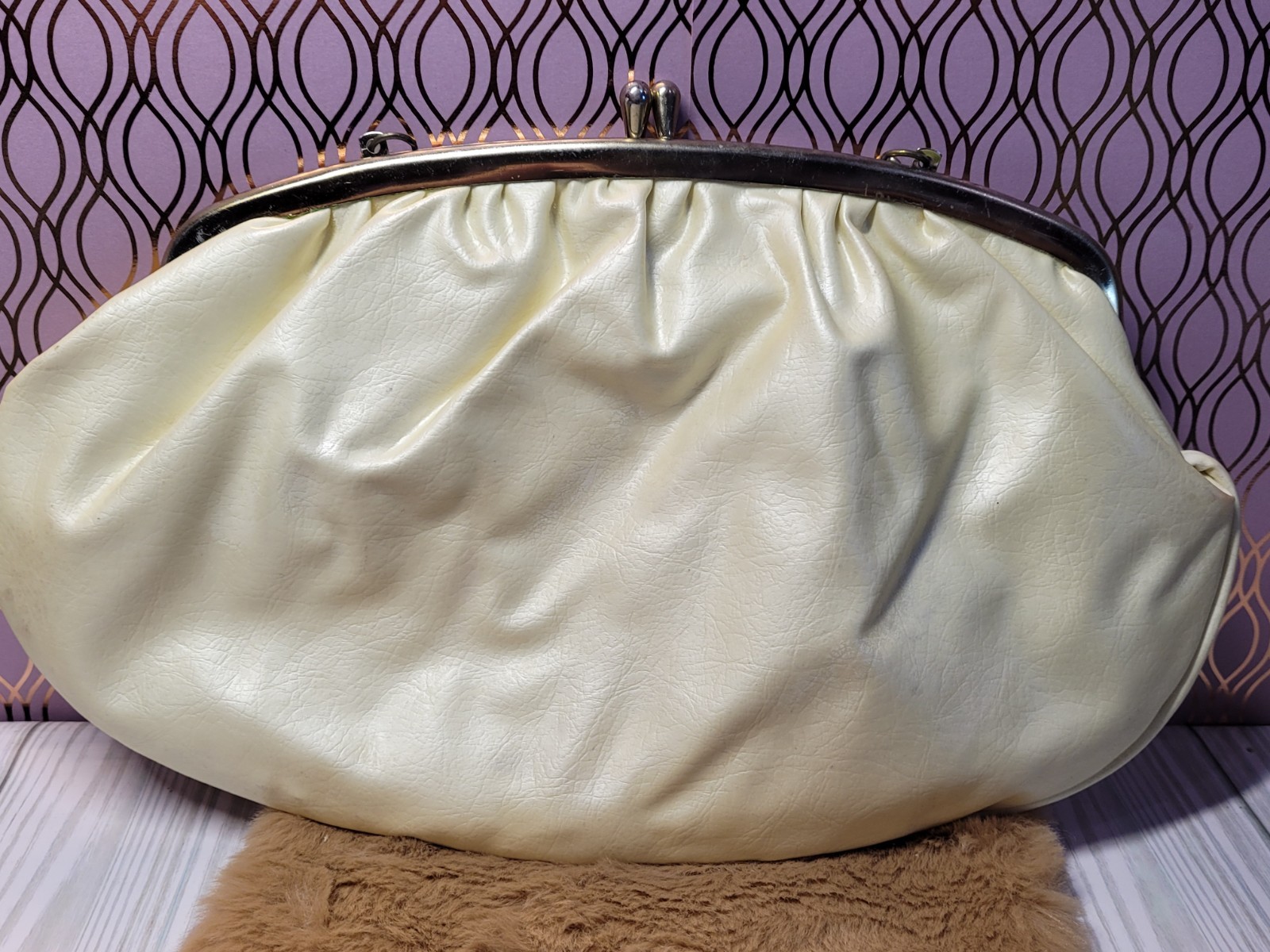 Vintage 1950s 1960s Cream Satin Clutch Purse Gold Chain Kiss Lock