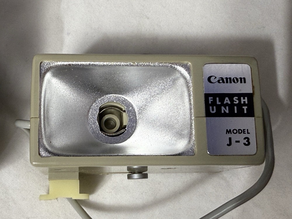 Vintage Canon Flash Unit Model J-3 With Case – External Flash Accessory (S2)