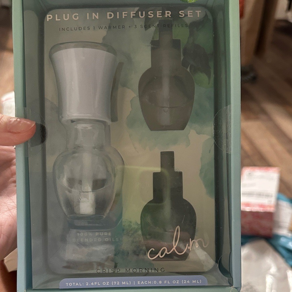 Brookstone Plug-In Diffuser Set - White and Black