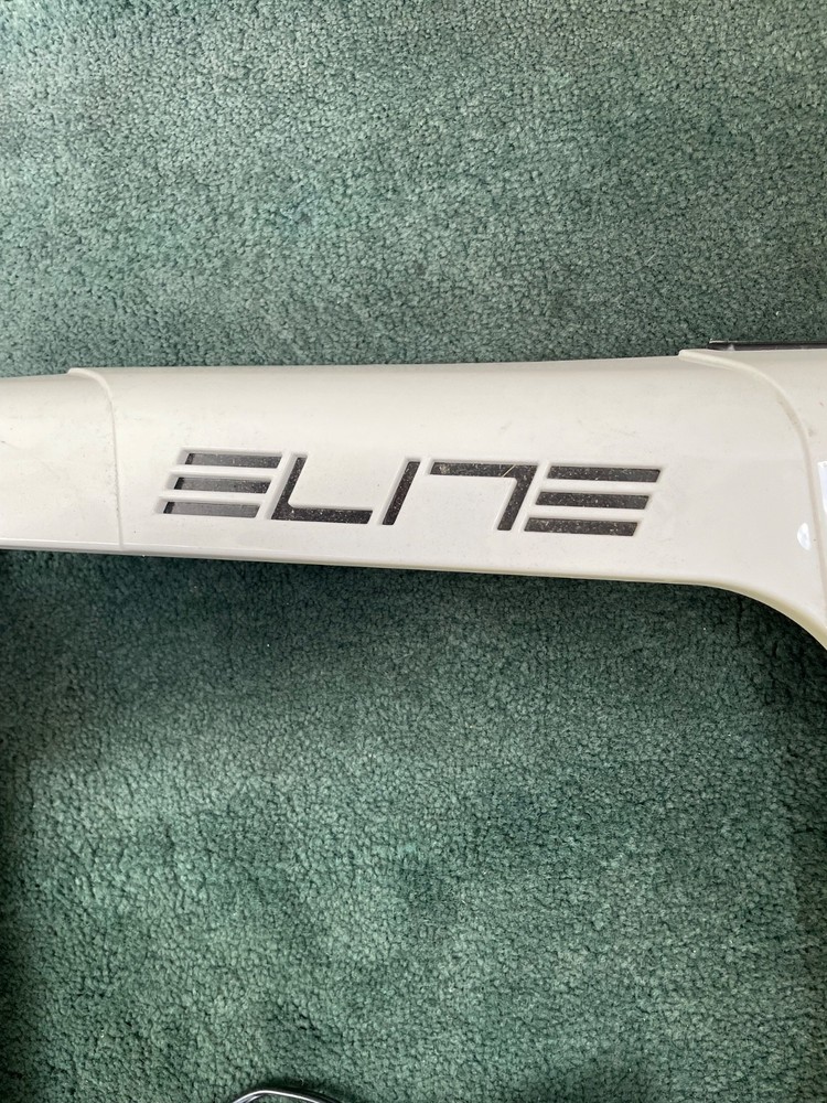 ELITE Qubo Bicycle Trainer w/ Digital Interactive Smart B+ Bluetooth connection