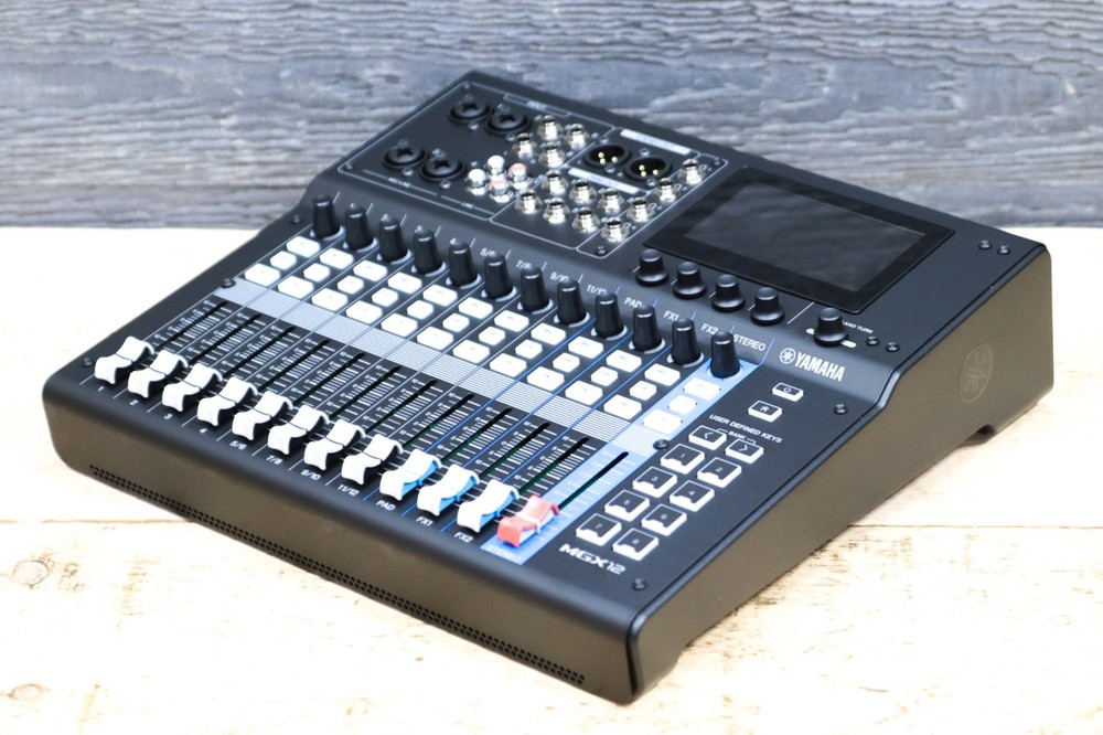 Yamaha MGX12 Digital Mixing Console 18-Channel DSP Processor 16-Track Recorder