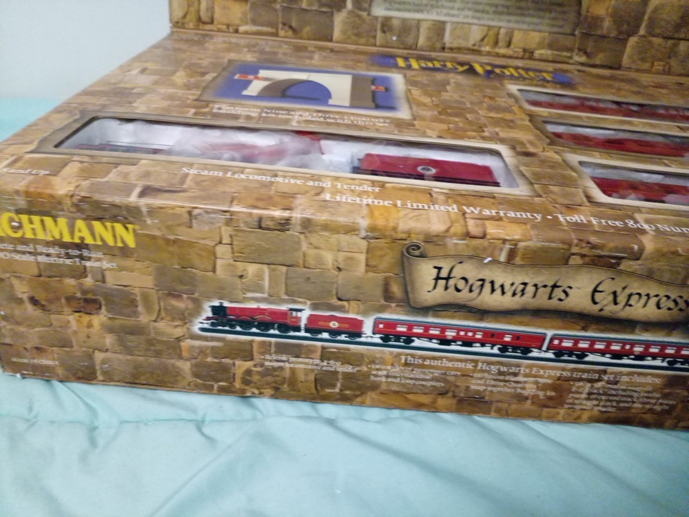 2001 Harry Potter HOGWARTS EXPRESS Bachmann HO Train Set