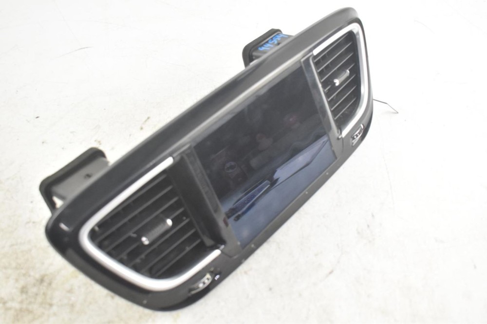 2018 Chrysler Pacifica Used Touch Screen Display ID 68316174, Reprogram Required