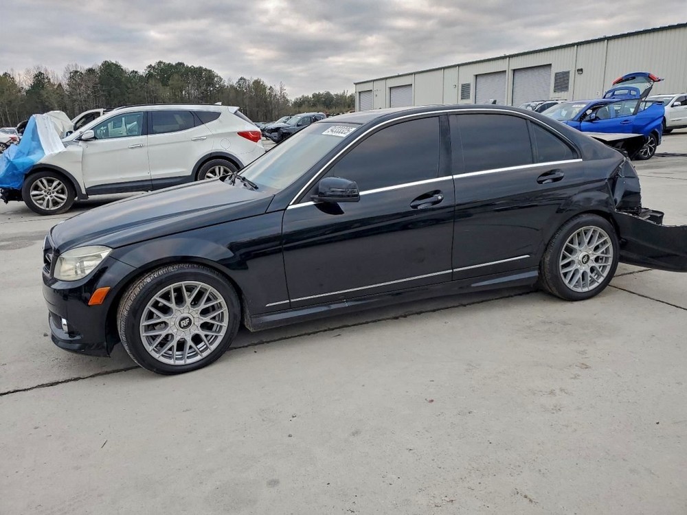 C220      2010 Glove Box 4945510