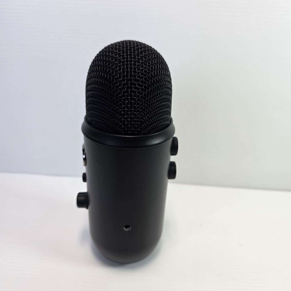 Blue Yeti Professional Multi-Pattern Black USB Condenser Microphone 888-000322