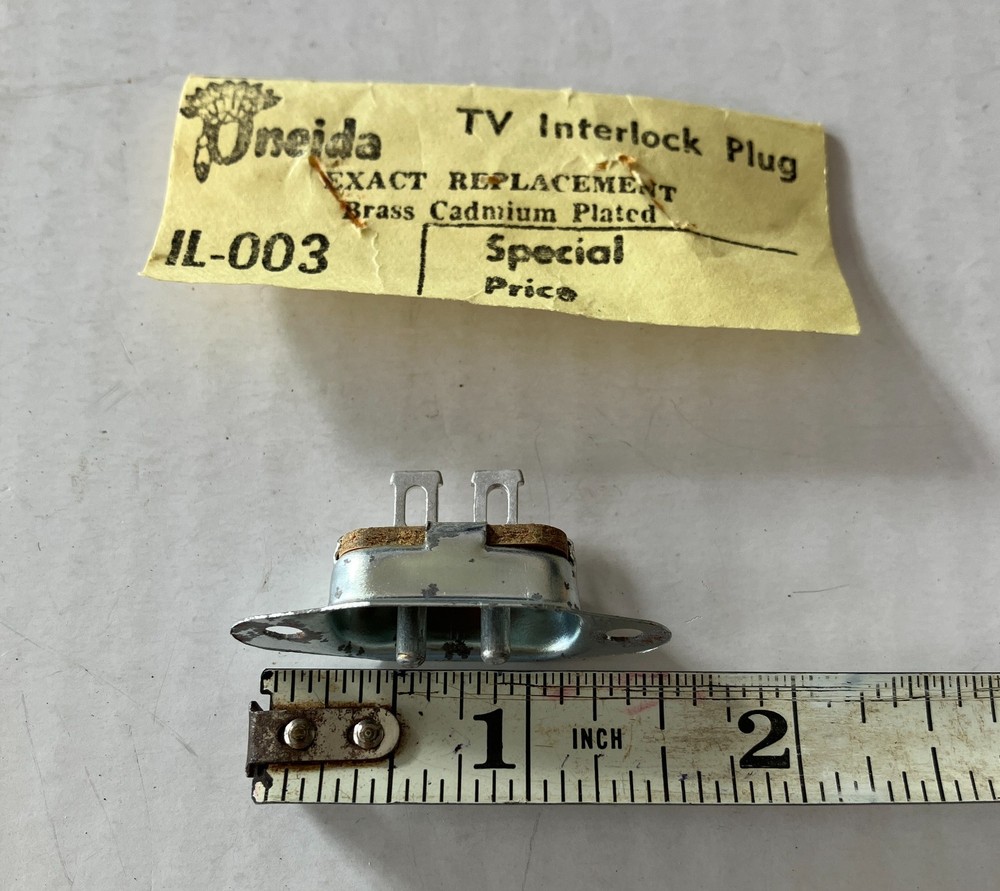 Vintage Oneida TV Interlock Plug Model IL-003