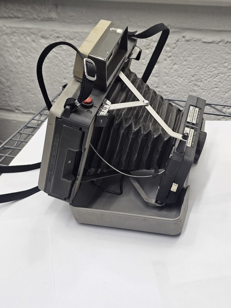 Polaroid 220 Automatic Land Camera With #193 Cold Clip - Untested