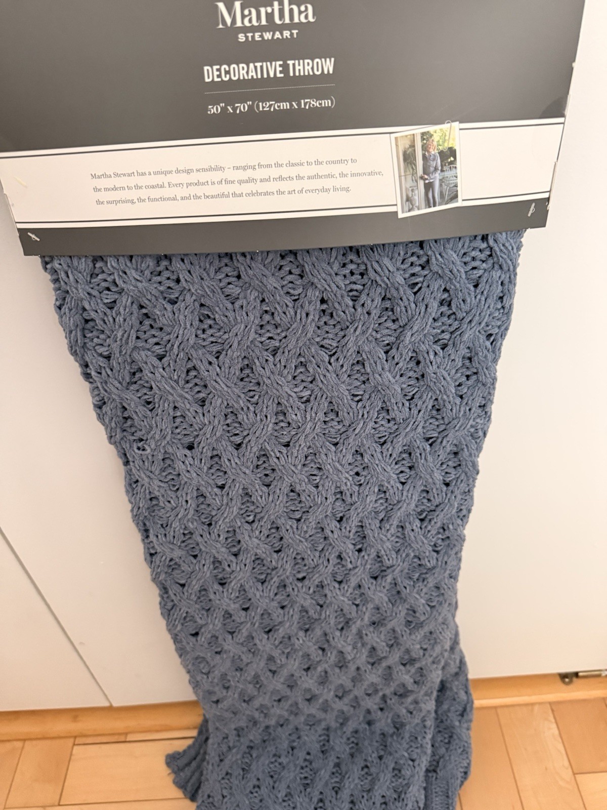 MARTHA STEWART DECORATIVE THROW 50 x 70 inches BLUE NWT Amazing Quality!