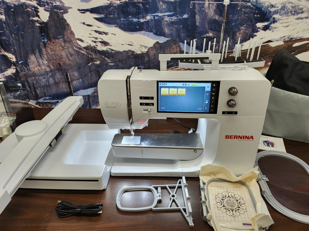 Bernina 700E Embroidery Machine! Professionally Serviced!