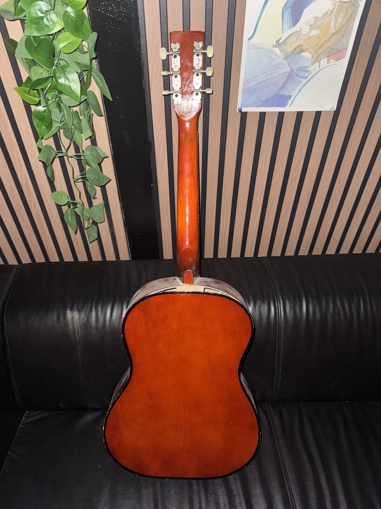 Beginner Classical Acoustic Guitar Nylon String – Student Guitar – Needs Strings