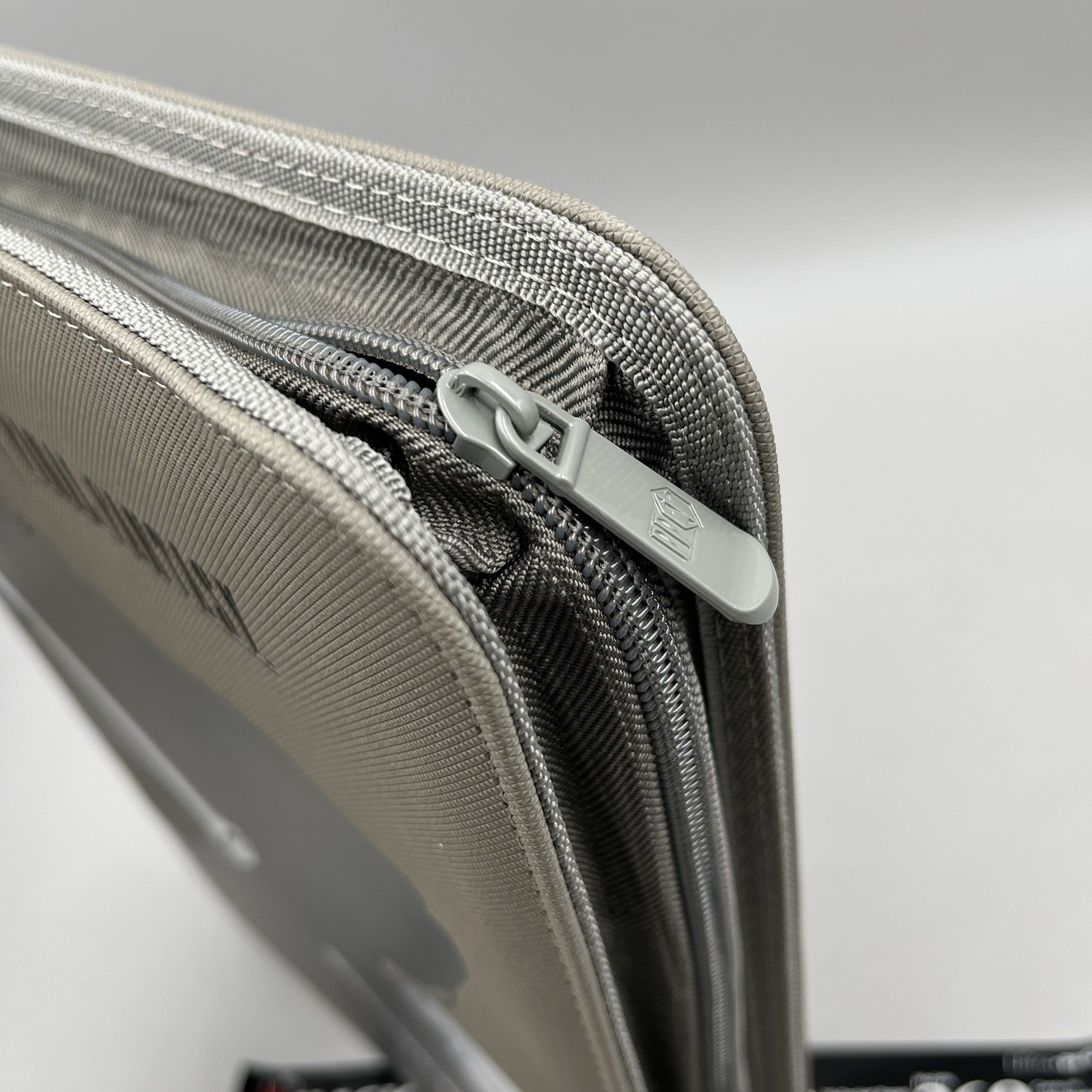 Ultra PRO MTG Final Fantasy Sephiroth Planet’s Heir - 9 Pocket Zip Pro Binder